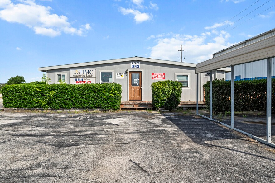 2517 S Interstate 35, San Marcos, TX à vendre - Photo de l’immeuble – Image 3 sur 28