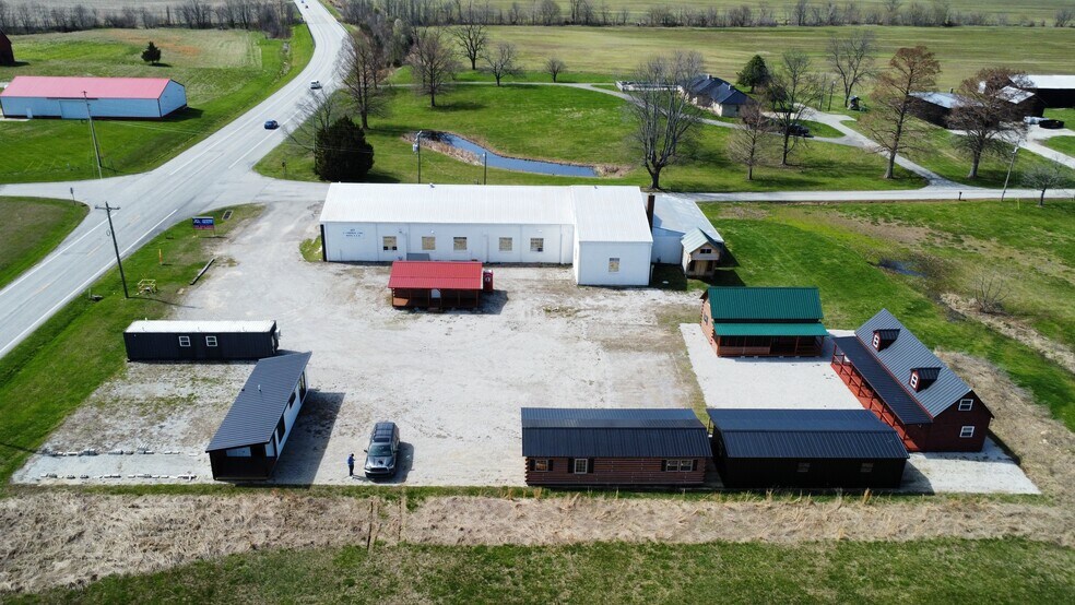 677 S Cardinal Ln, Scottsburg, IN à vendre - Photo de l’immeuble – Image 2 sur 102