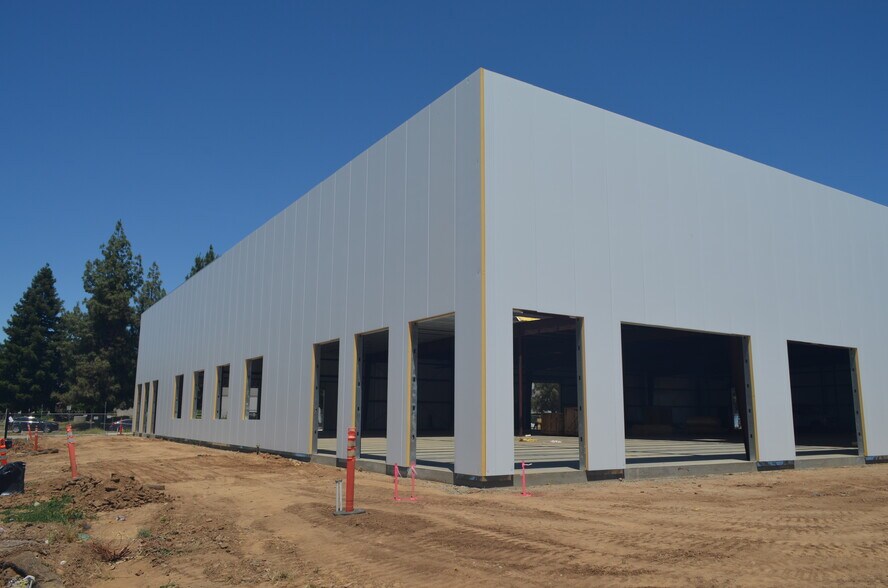 2754 Business Park, Fresno, CA à louer - Photo principale – Image 3 sur 7