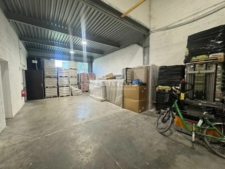 Local d’activités dans Stains à louer - Photo de l’immeuble – Image 3 sur 10
