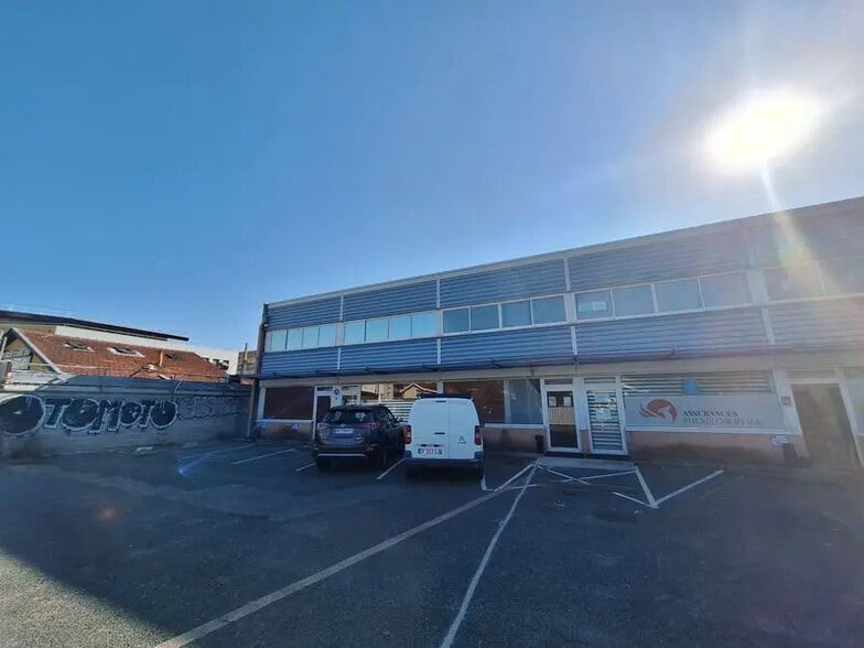 Bureau dans Lormont à louer - Photo de l’immeuble – Image 1 sur 6