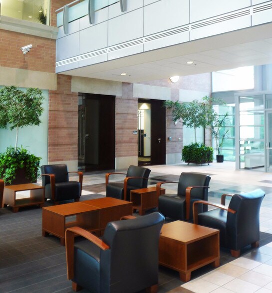 2950 E Harmony Rd, Fort Collins, CO à louer - Hall d’entrée – Image 2 sur 15