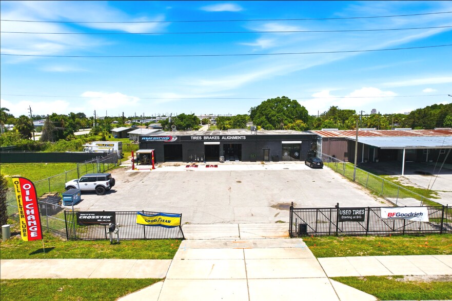 3593 Veronica S Shoemaker Blvd, Fort Myers, FL à vendre - Photo de l’immeuble – Image 1 sur 11
