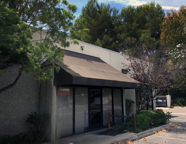 301 Enterprise St, Escondido, CA à louer - Photo principale – Image 1 sur 4