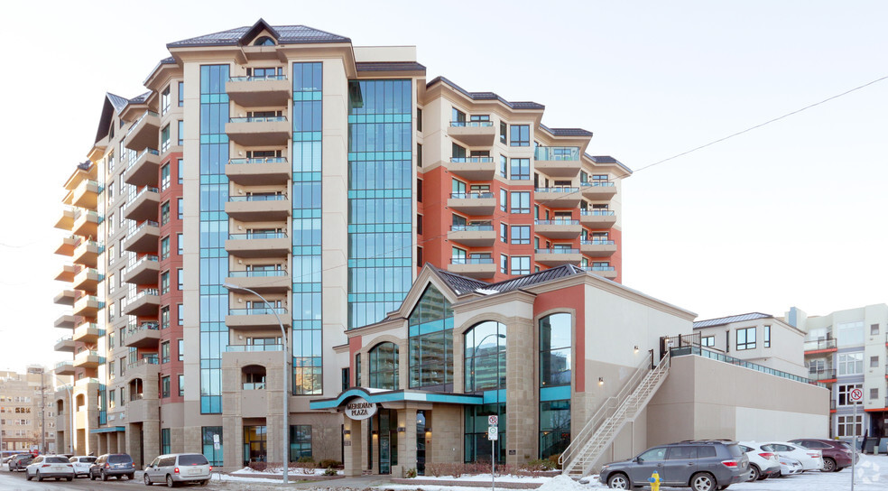 10142 111 St NW, Edmonton, AB à vendre - Photo principale – Image 1 sur 8