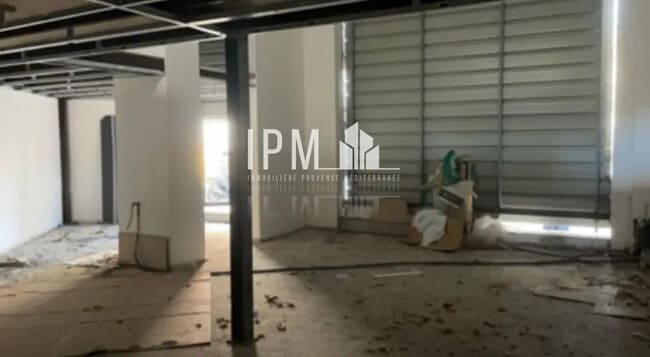 Plus de détails pour Local commercial à vendre