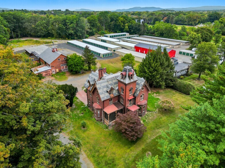 18 Elm St, Hatfield, MA à vendre - Photo de l’immeuble – Image 1 sur 17