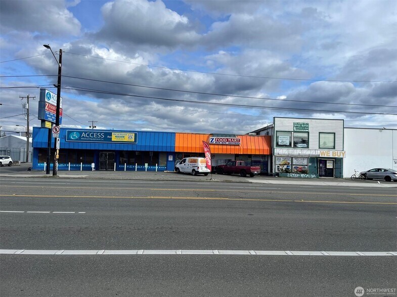 9550 Aurora Ave N, Seattle, WA à louer - Photo de l’immeuble – Image 2 sur 4