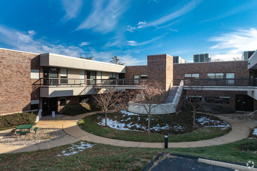 1145 Corporate Lake Dr, Creve Coeur, MO à vendre - Photo de l’immeuble – Image 2 sur 3