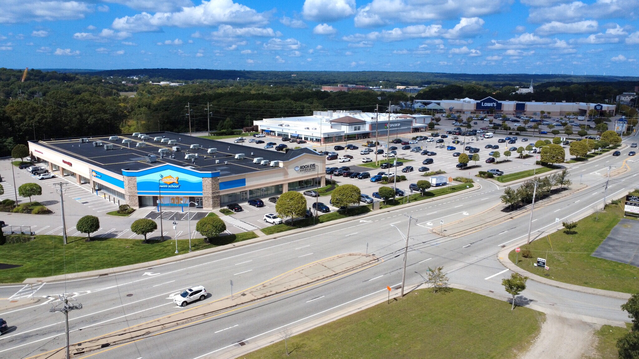 555-615 Greenwich Ave, Warwick, RI à louer Photo principale– Image 1 sur 9