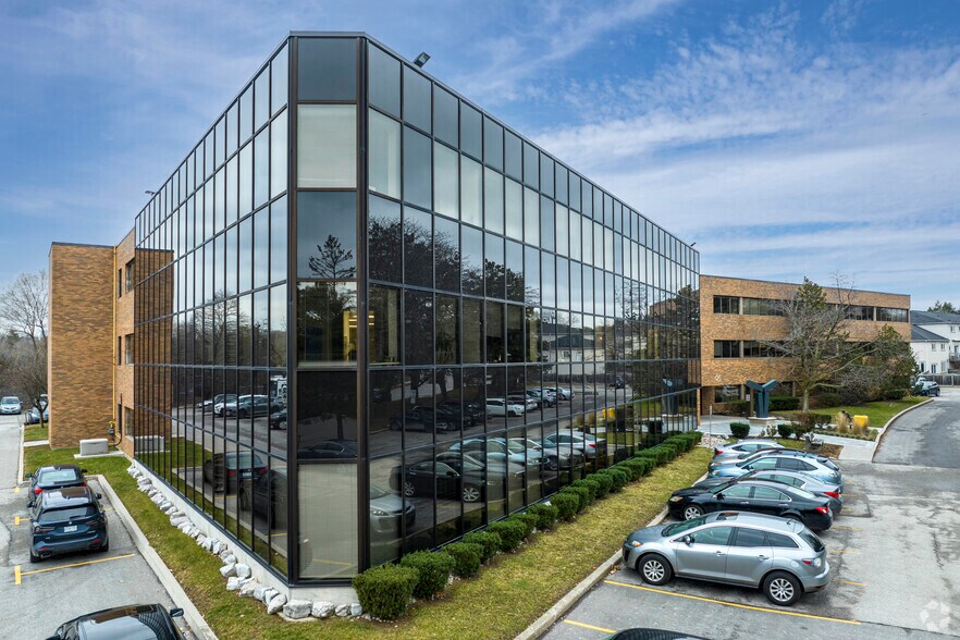 95 Barber Greene Rd, Toronto, ON à louer - Photo de l’immeuble – Image 1 sur 6
