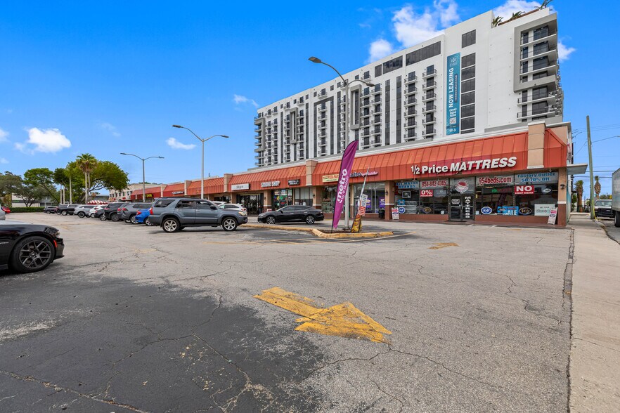 100-128 S Federal Hwy, Dania, FL à louer - Photo de l’immeuble – Image 3 sur 9