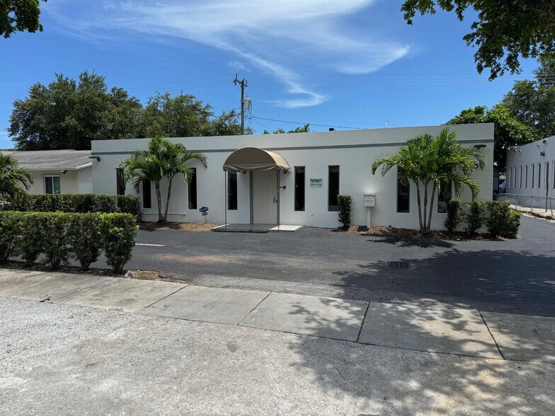 7250 SW 39th Ter, Miami, FL à louer - Photo de l’immeuble – Image 1 sur 4