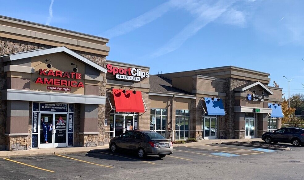 1279 Capitol Dr, Pewaukee, WI à louer - Photo de l’immeuble – Image 3 sur 5