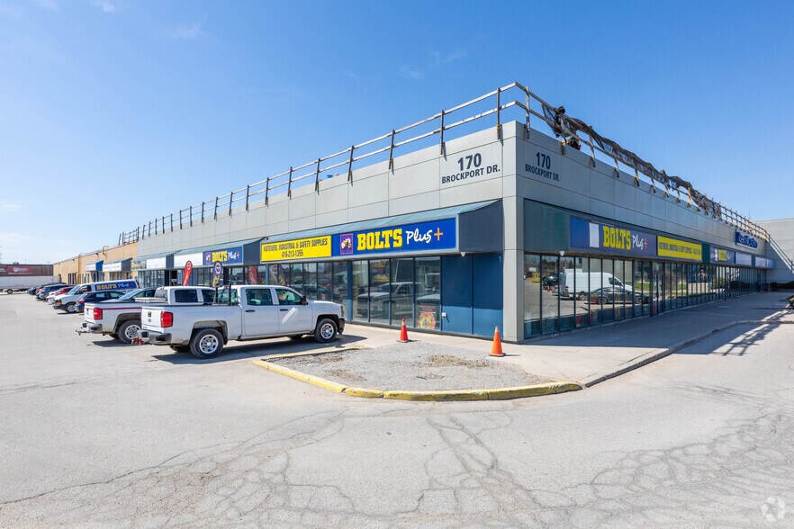 170 Brockport Dr, Toronto, ON à louer - Photo principale – Image 1 sur 6