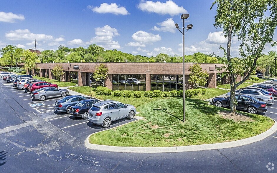 900 E Hill Ave, Knoxville, TN à louer - Photo de l’immeuble – Image 3 sur 11