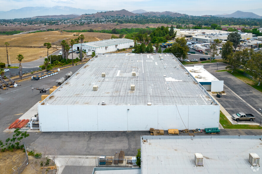 6727 Columbus Ave, Riverside, CA à louer - Photo de l’immeuble – Image 3 sur 8