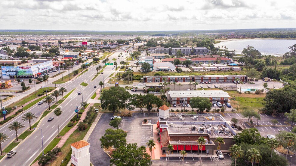 5034 W Irlo Bronson Memorial Hwy, Kissimmee, FL à louer - Photo de l’immeuble – Image 2 sur 3