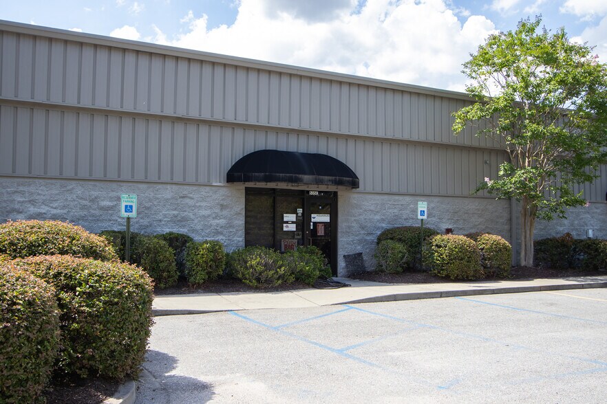 535 Clemson Rd, Columbia, SC à louer - Photo de l’immeuble – Image 1 sur 3
