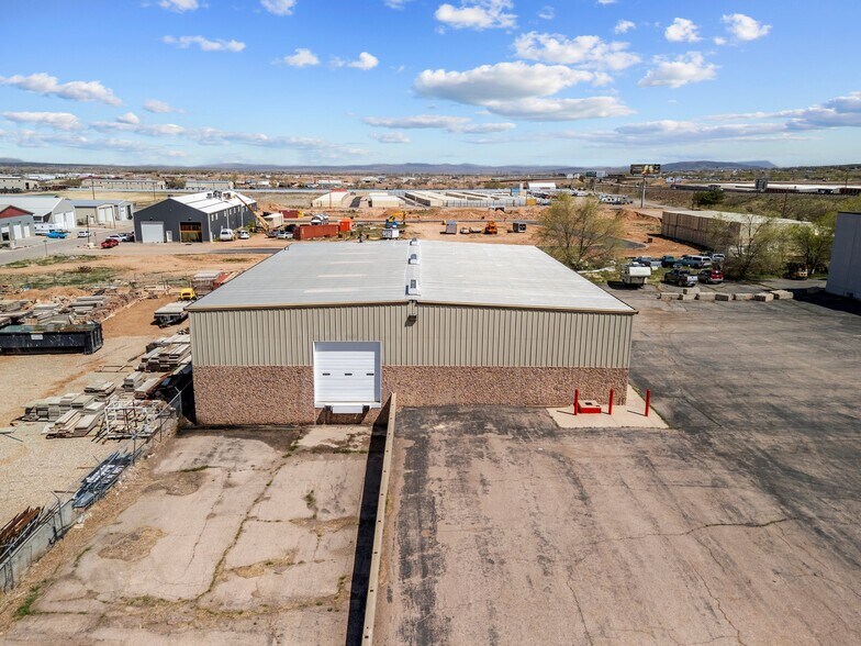 1342 W Industrial Rd, Cedar City, UT à louer - Photo de l’immeuble – Image 2 sur 25