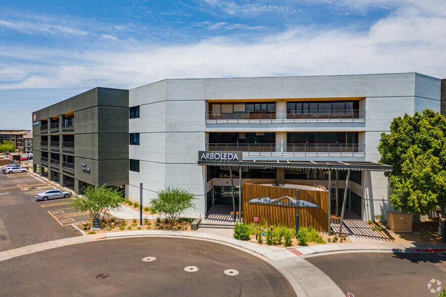 1661 E Camelback Rd, Phoenix, AZ à louer - Photo principale – Image 1 sur 17