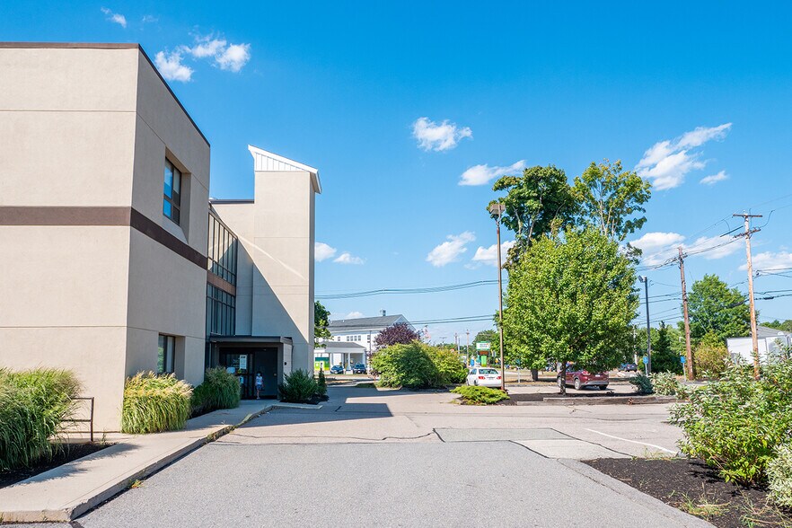 312 Bedford St, Whitman, MA à vendre - Photo de l’immeuble – Image 3 sur 8