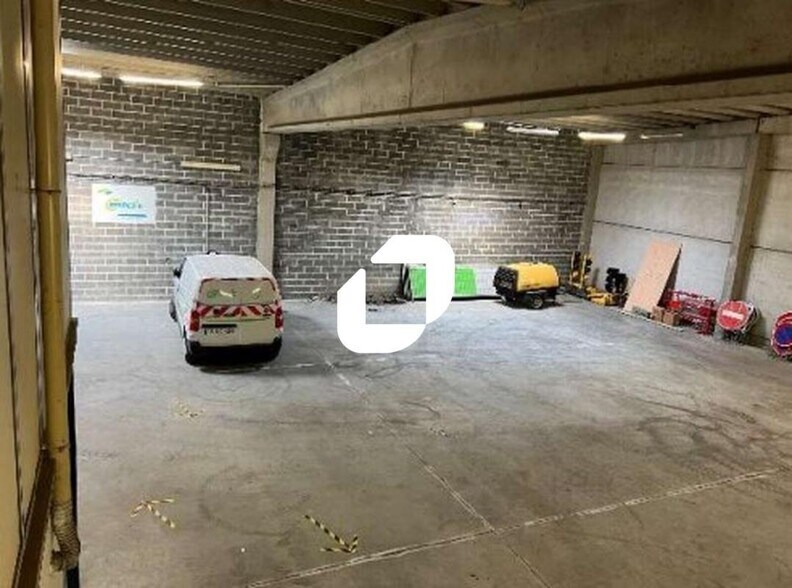 Local d’activités dans Fretin à louer - Photo de l’immeuble – Image 3 sur 9