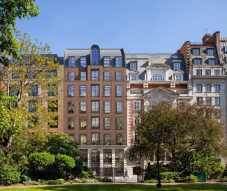 Plus de détails pour 26 St. James's Sq, London - Bureau à louer