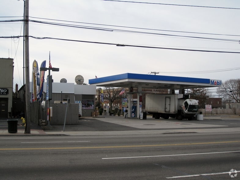 579 Hempstead Tpke, West Hempstead, NY à louer - Photo principale – Image 1 sur 4