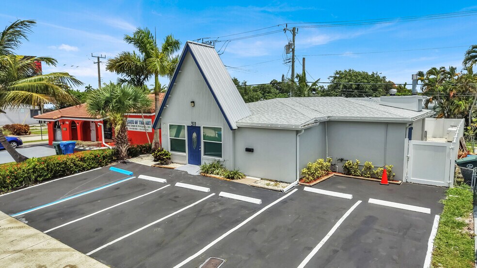 311 E Commercial Blvd, Oakland Park, FL à vendre - Photo de l’immeuble – Image 3 sur 36
