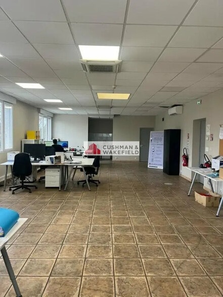 Local d’activités dans Domazan à louer - Photo intérieure – Image 3 sur 3