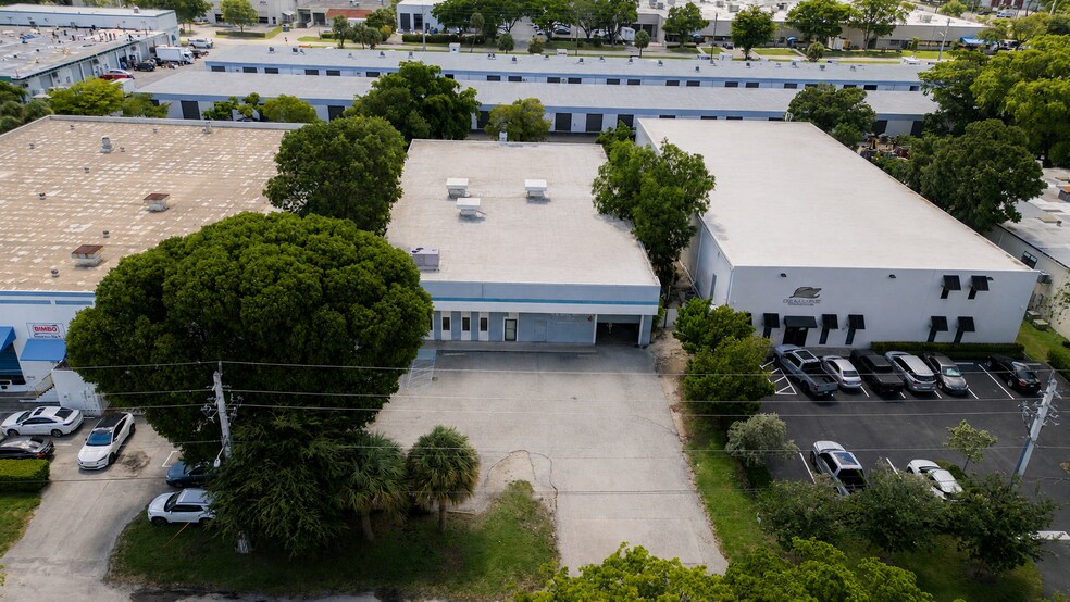 6785 NW 17th Ave, Fort Lauderdale, FL à vendre - Photo de l’immeuble – Image 3 sur 5