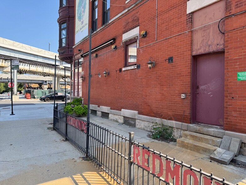 3356-3358 Sheffield Ave, Chicago, IL à louer - Photo de l’immeuble – Image 3 sur 6