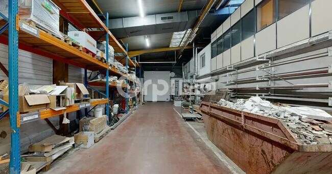 Plus de détails pour Local d'activités à louer