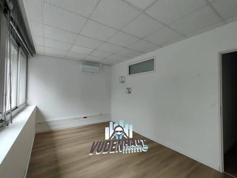 Bureau dans Saint-Jean à louer - Photo de l’immeuble – Image 3 sur 9