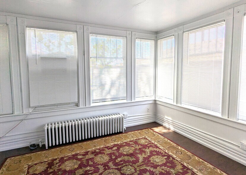 46 W 10th St, Reno, NV à vendre - Photo de l’immeuble – Image 3 sur 12