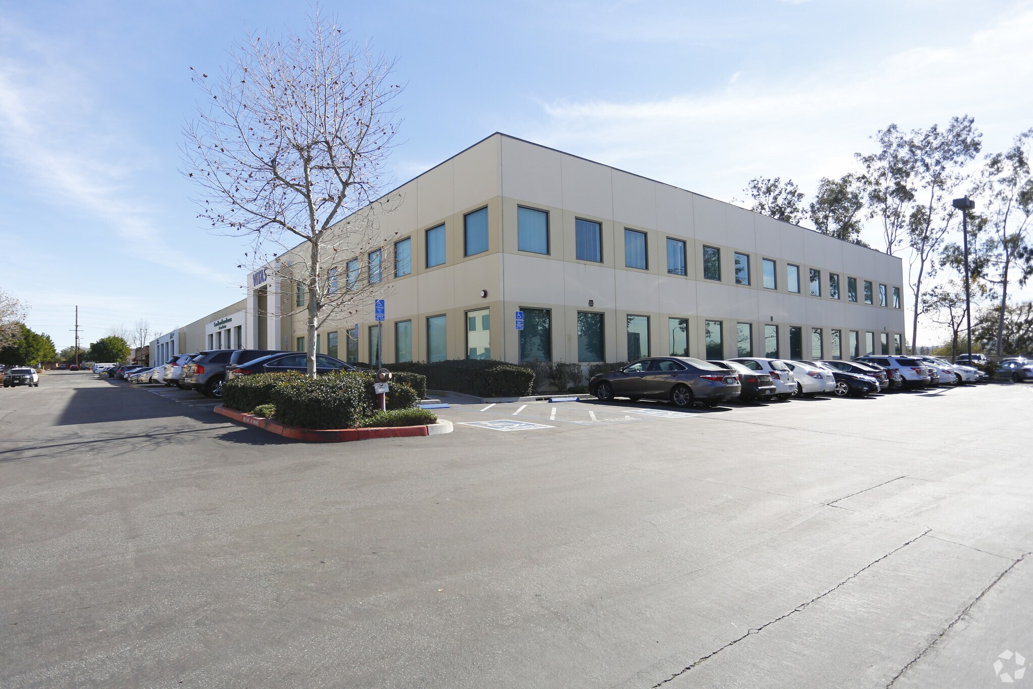 1343 N Grand Ave, Covina, CA à louer Photo principale– Image 1 sur 5