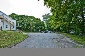 32 Worcester Rd, Charlton, MA à louer Photo intérieure– Image 2 sur 8
