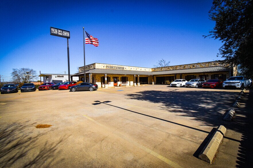 7906 S Broadway Ave, Tyler, TX à louer - Photo principale – Image 1 sur 35