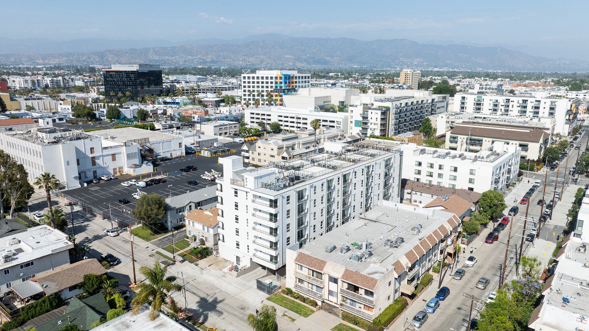 5110 Bakman Ave, North Hollywood, CA à vendre Photo de l’immeuble– Image 1 sur 9