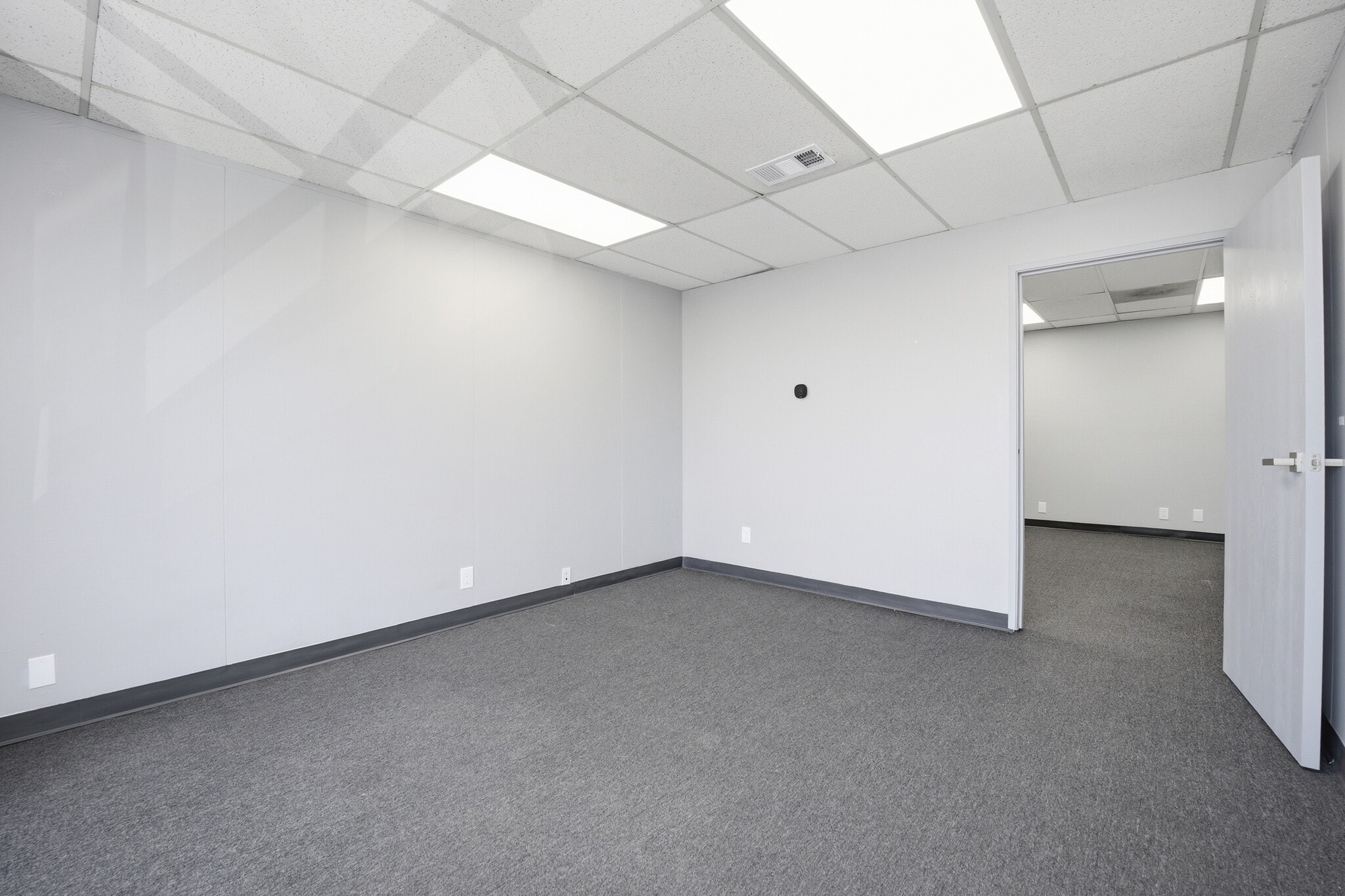 105 N Rose St, Escondido, CA à louer Photo intérieure– Image 1 sur 6