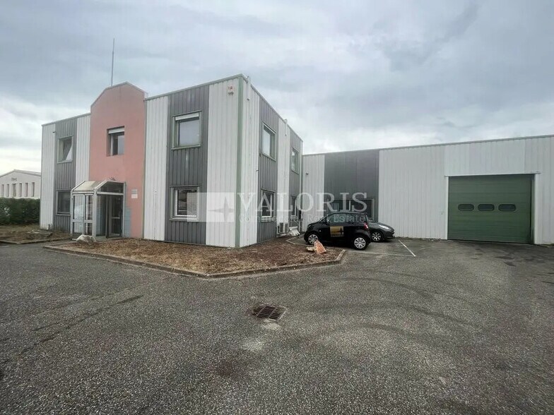 Local d'activités dans Miribel à vendre - Photo de l’immeuble – Image 1 sur 7