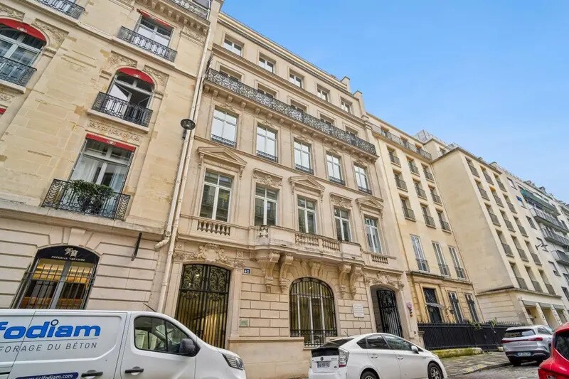 42 Rue De Bassano, Paris à louer Photo de l’immeuble– Image 1 sur 43
