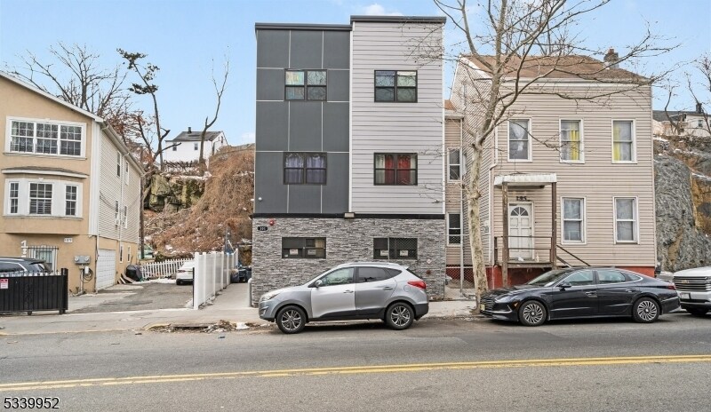 191 Broadway, Paterson, NJ à vendre Photo de l’immeuble– Image 1 sur 9