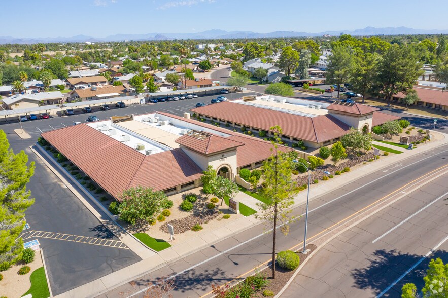 4667 S Lakeshore Dr, Tempe, AZ à louer - Photo de l’immeuble – Image 3 sur 4