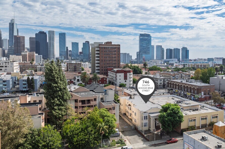 746 S Bonnie Brae St, Los Angeles, CA à vendre - Photo de l’immeuble – Image 3 sur 10