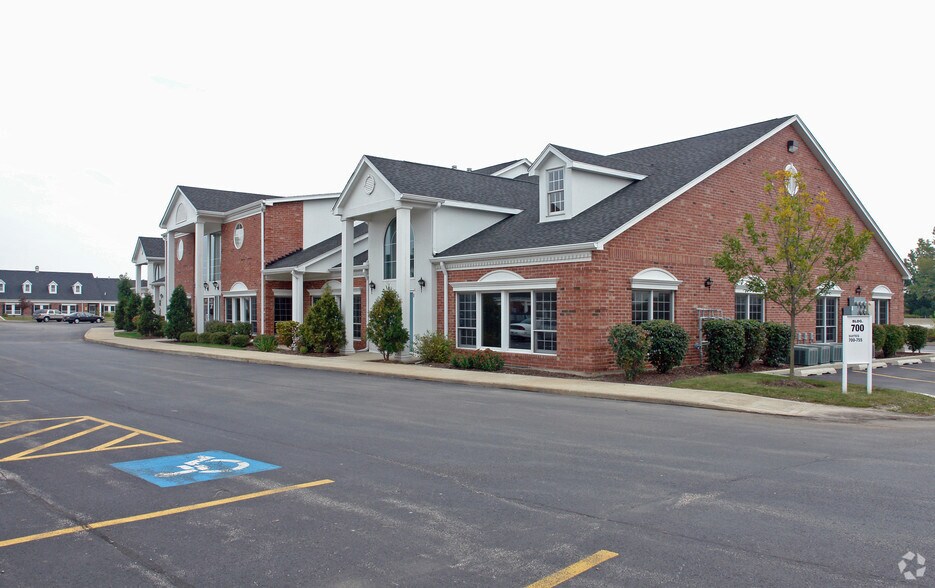 33 W Higgins Rd, South Barrington, IL à vendre - Photo de l’immeuble – Image 2 sur 3