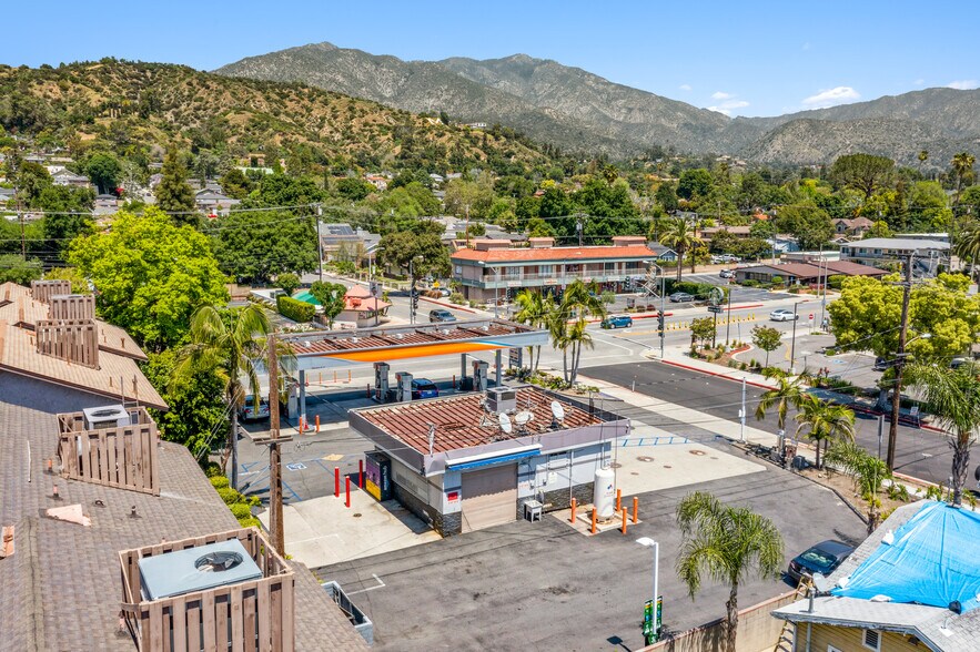 902 W Foothill Blvd, Monrovia, CA à vendre - Photo de l’immeuble – Image 3 sur 6