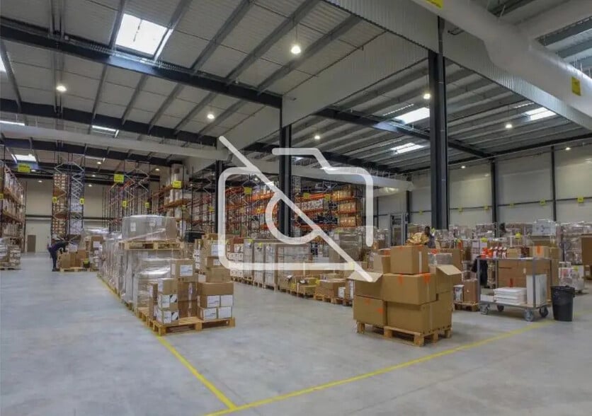 Local d'activités dans Persan à vendre - Photo de l’immeuble – Image 3 sur 5