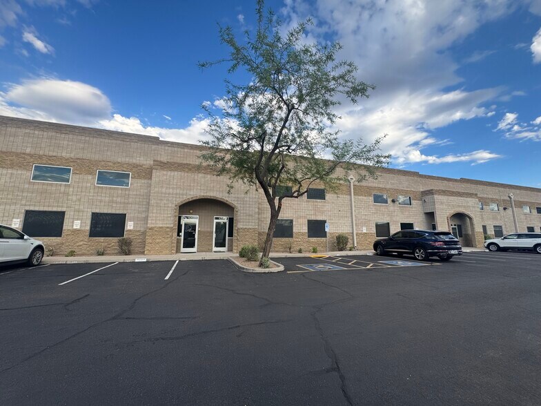 1745 W Deer Valley Rd, Phoenix, AZ à vendre - Photo de l’immeuble – Image 1 sur 6